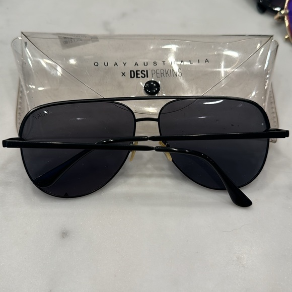 Quay x Desi Perkins black aviators with case - Picture 2 of 3